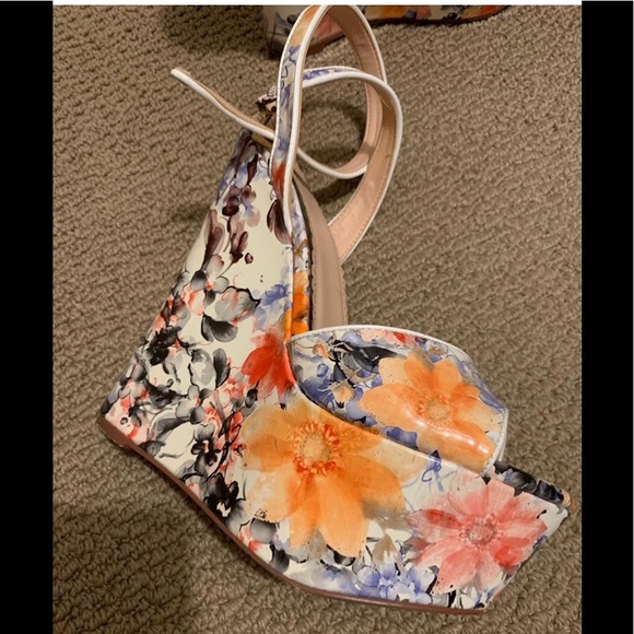 Floral wedges - Picture 2 of 4